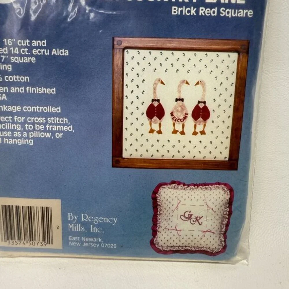 Evenweave Fabrics in Country Lane‎ Brick Red Square 16